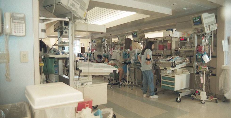 Bebê sofre queimadura por medicamento corrosivo