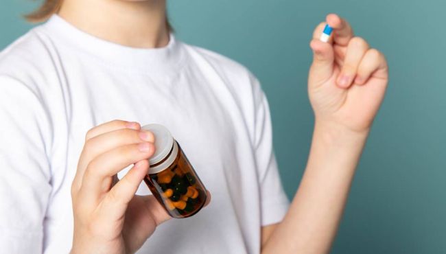 Farmácia vende antidepressivo no lugar de antialérgico e criança se intoxica