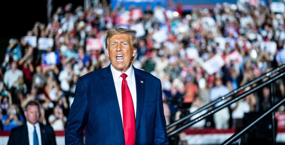 Trump interrompe distribuição de medicamentos anti-HIV e põe vidas em risco nos países pobres