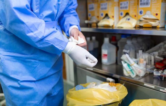 Justiça reconhece insalubridade máxima a farmacêutico hospitalar após exposição a agentes biológicos