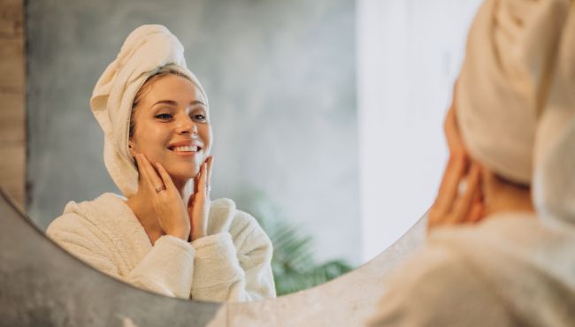 Professora do ICTQ alerta que o excesso de skincare pode causar irritações e agravar problemas de pele