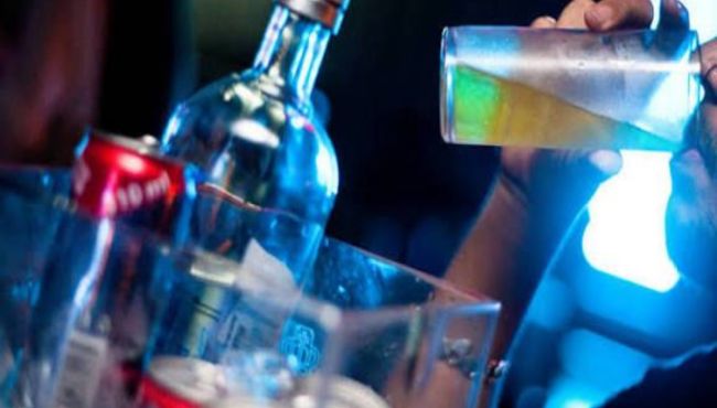 Bebidas adulteradas com metanol geram alerta para farmacêuticos em todo país