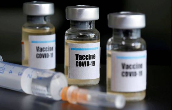 Ex-executivo da Pfizer espalha fake news sobre vacinas