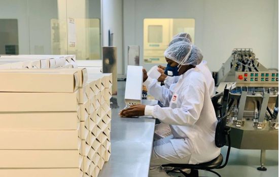 Laboratório do Exército paga quase o triplo no insumo da cloroquina sem contestar