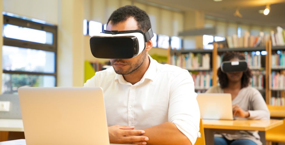 Educação farmacêutica entra em nova era com realidade aumentada, IA e ensino ao vivo