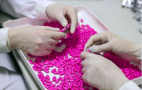 Farmacêutico gestor da produção na farmácia magistral