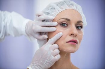Qual a atuação do farmacêutico para retardar o envelhecimento cutâneo e a flacidez da pele