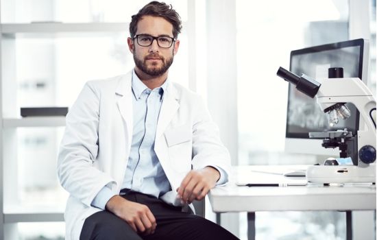 A CARREIRA DO CIENTISTA FARMACÊUTICO