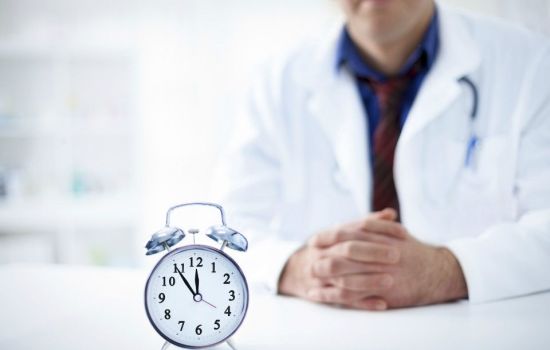 Farmacêutico 30 horas: salário, empregabilidade, qualificação e real jornada de trabalho