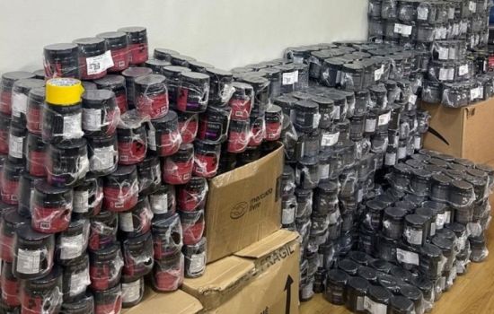 Polícia desmantela esquema de venda e adulteração de suplementos alimentares fora da validade