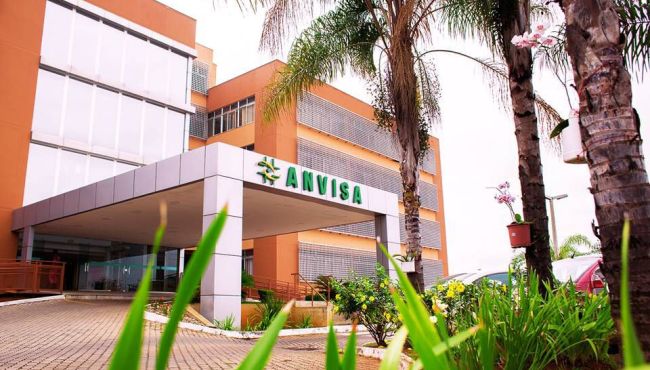 Vacinas não são intercambiáveis, diz Anvisa