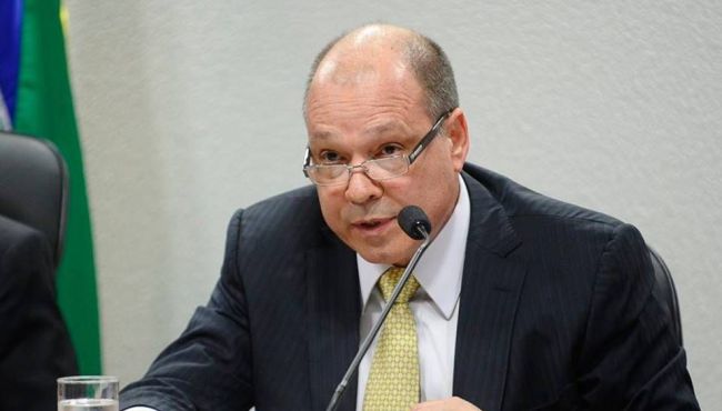 Ex-diretor da Anvisa lidera farmacêutica que quer vender Sputnik no Brasil