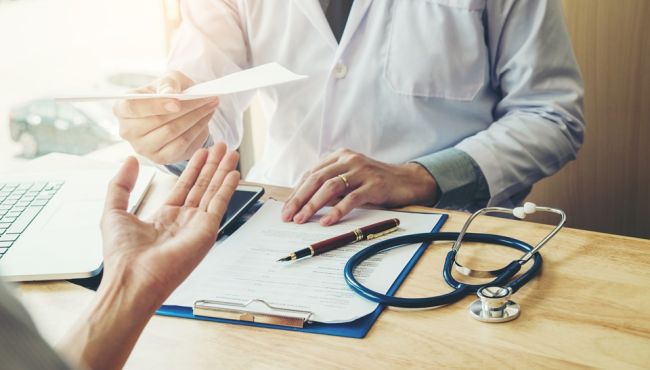 Como o farmacêutico clínico pode atuar na desprescrição