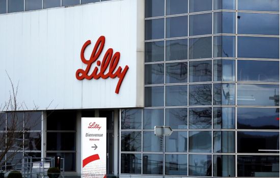 Eli Lilly se torna a primeira farmacêutica a alcançar US$ 1 trilhão em valor de mercado, impulsionada pelo sucesso do Mounjaro.
