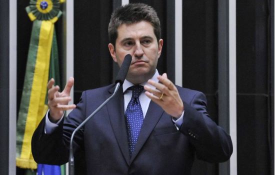 Congresso avalia redução de base de cálculo de tributos para farmácias