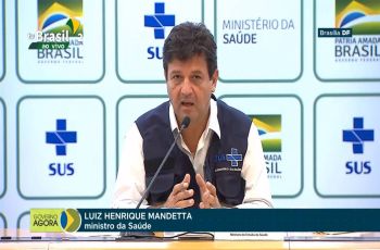 Ministro da saúde fala aos farmacêuticos: "Sejam responsáveis"