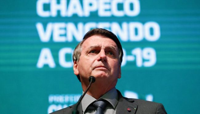 Interesse de vender vacina é dos laboratórios, diz Bolsonaro