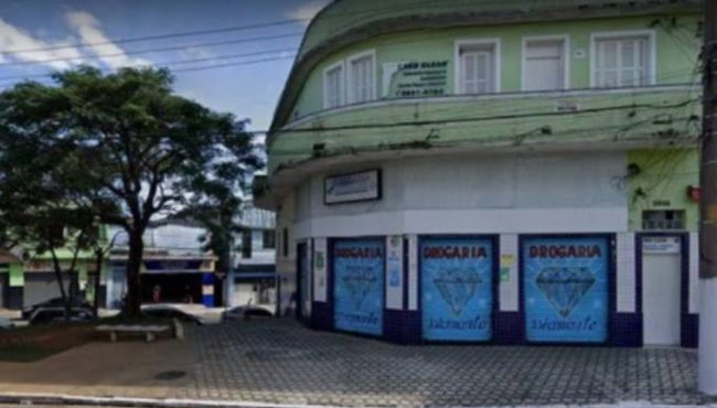 Farmácia engana imigrantes com vacina que ‘trata covid’