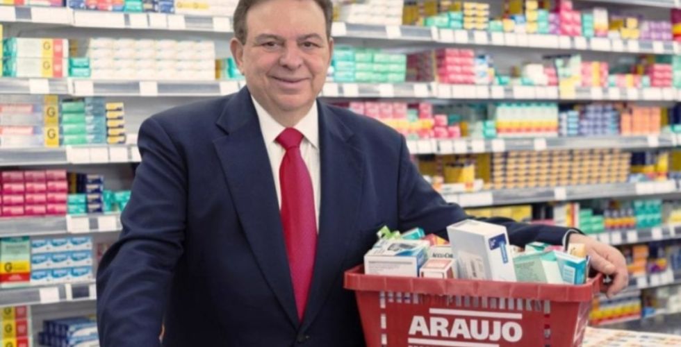 Presidente da Drogaria Araújo afirma que medicamentos no Brasil não são caros