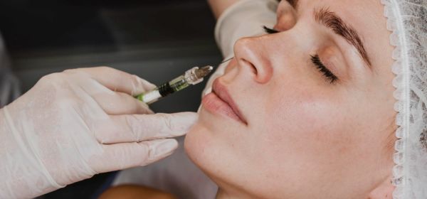 Tratamento facial com esperma de salmão vira tendência após celebridades exibirem resultados