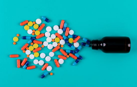 Uso de medicamentos controlados cresce de forma alarmante no Brasil e acende alerta de saúde pública