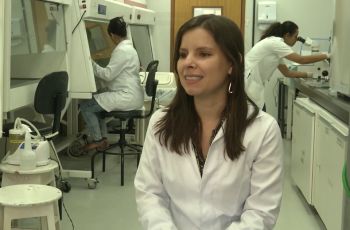 Farmacêutica entra para série de cientistas após descobrir molécula que combate inflamações