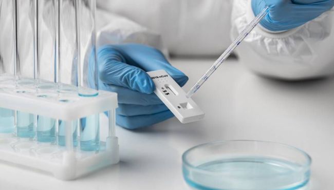 Pague Menos começa a vender testes que comprovam resposta imunológica pós-vacinação