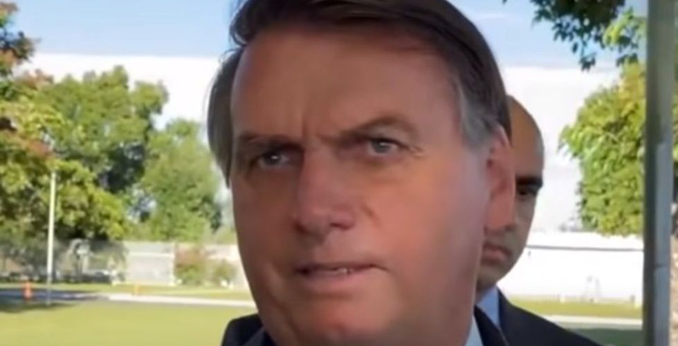 Bolsonaro defende uso de medicamento sem seguir a bula