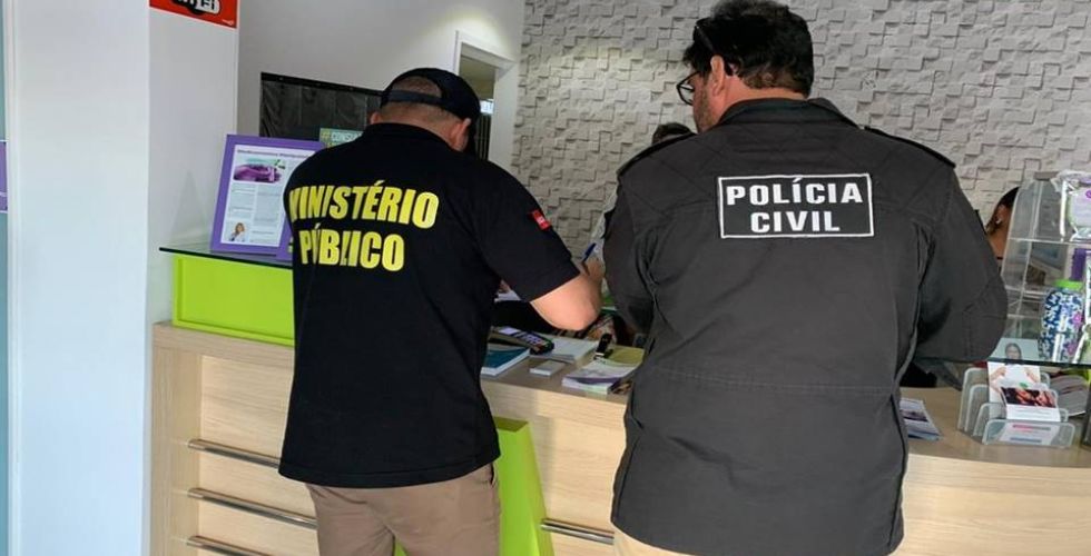 Dona de farmácia é presa por vender medicamento anticoronavírus