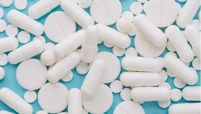Ibuprofeno x nimesulida: farmacêuticos esclarecem diferenças e alertam sobre cuidados na dispensação