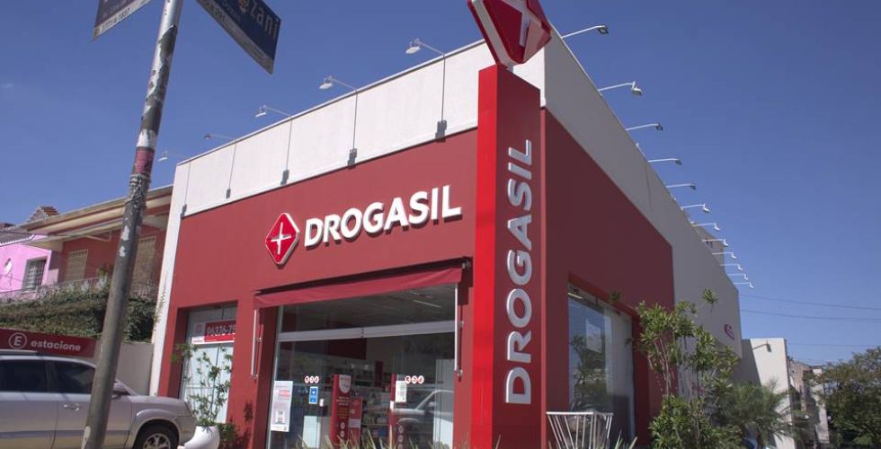 Pague Menos ou Raia Drogasil? Qual ação é melhor comprar?