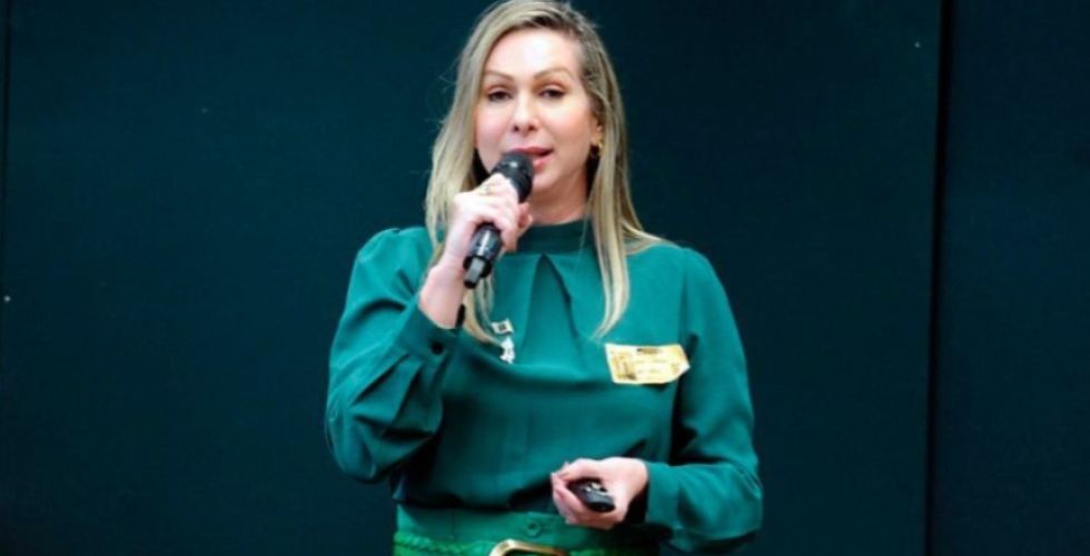 Presidente Lula nomeia farmacêutica Samara Furtado Carneiro para ouvidoria da ANVISA