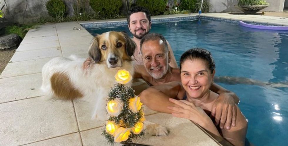 Paciente celebra um ano de remissão total do câncer após terapia CAR-T Cell.