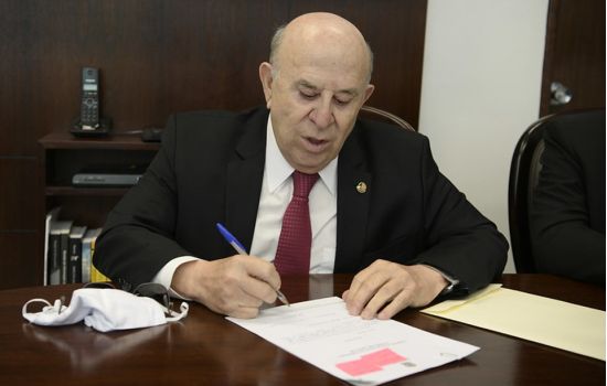 Senador pede mais rigor na fiscalização dos preços de medicamentos