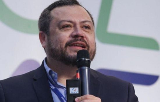 CEO da Abrafarma, Sérgio Mena rejeita PEC da escala 6x1 e aponta escassez de profissionais no setor farmacêutico