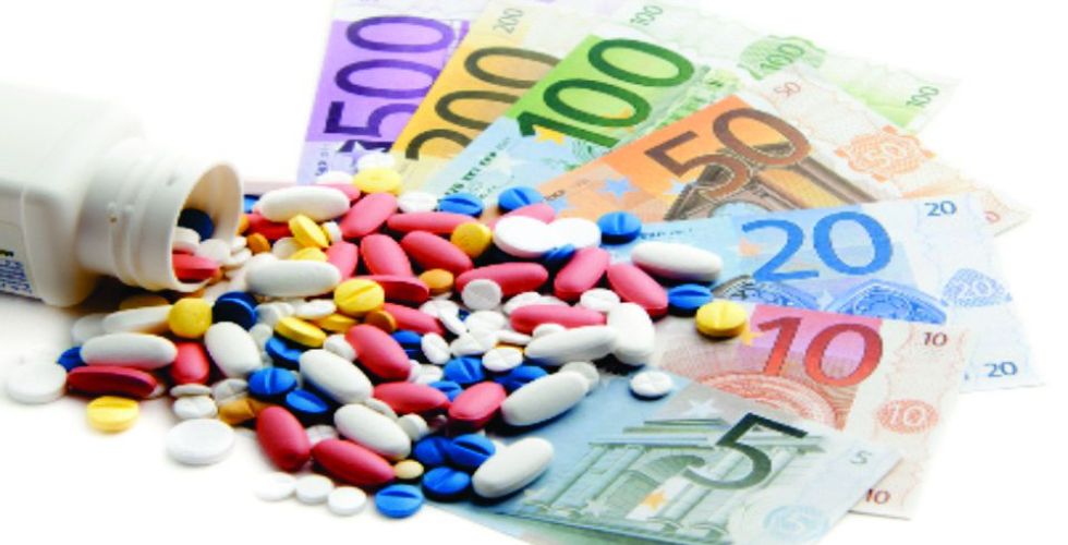 Um título coerente seria: Indústria farmacêutica aponta entraves para inovação e registro de novos medicamentos