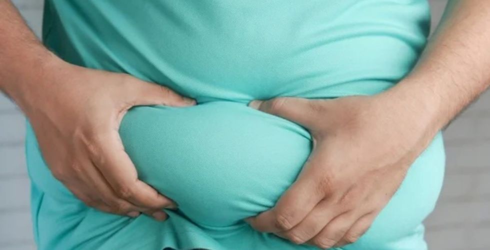 Estudo liga gordura abdominal e baixa vitamina D a maior risco de m@rte