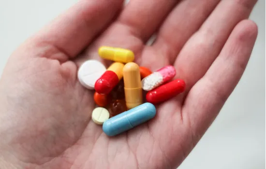 Pacientes com esclerose múltipla relatam reações adversas após troca de medicamento para tratamento da doença