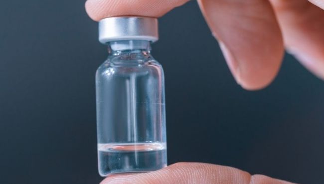 Anvisa recolhe lotes de medicamentos injetáveis após encontrar vidro, precipitados e corpos estranhos em frascos