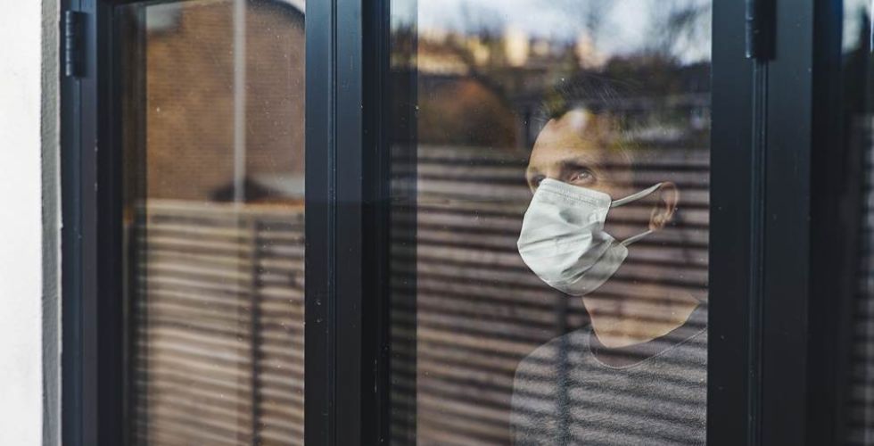 Coronavírus é transmitido pela respiração e flutua por 3 horas, diz estudo