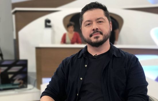 O conferencista do ICTQ STATION, Átila Iamarino, recebe honraria de Lula por suas contribuições à divulgação científica e projeções sobre a pandemia.