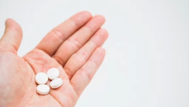“Desafio do paracetamol” nas redes sociais acende alerta após aumento de intoxicações entre jovens