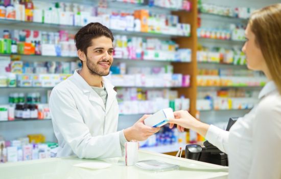 Anvisa afirma que farmácias são obrigadas a dispensar prescrições de enfermeiros