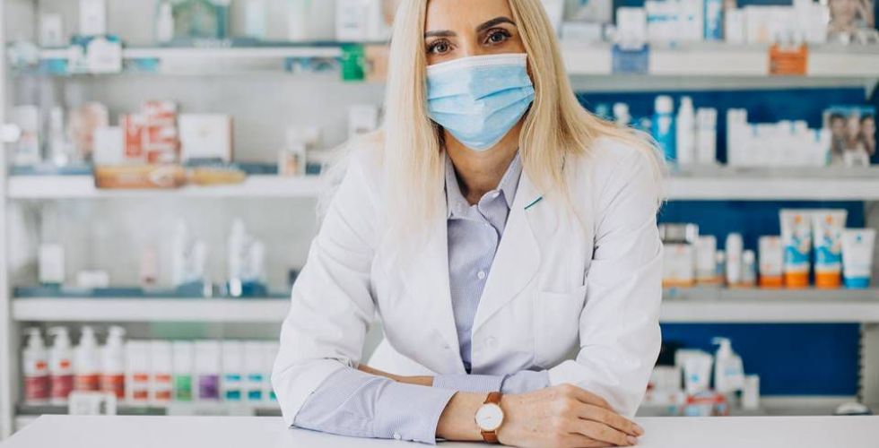 Agora é lei: sancionada indenização a farmacêuticos incapacitados pela Covid-19