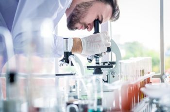 COVID-19: 399 estudos clínicos em andamento no mundo; nove deles no Brasil