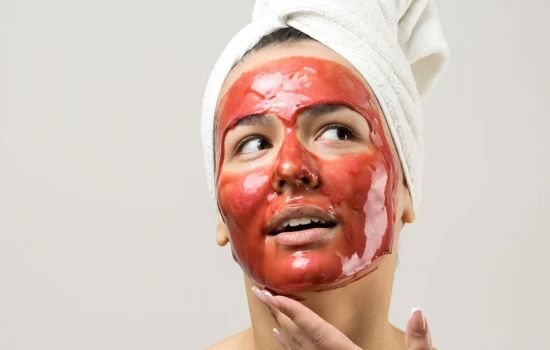 “Menstrual masking”: viral das redes sociais preocupa farmacêuticos estetas pelos riscos e falta de fundamento científico