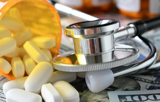Carga tributária eleva custo de medicamentos oncológicos e impacta acesso ao tratamento no Brasil
