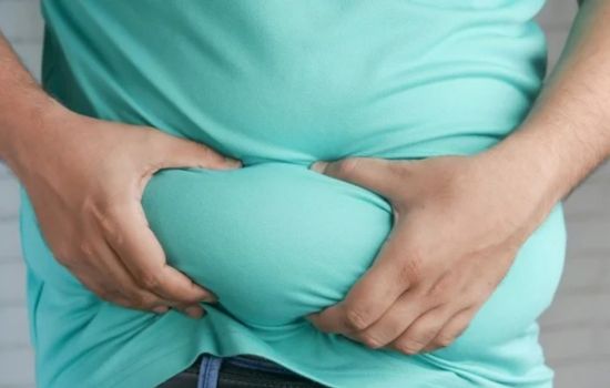 Estudo liga gordura abdominal e baixa vitamina D a maior risco de m@rte