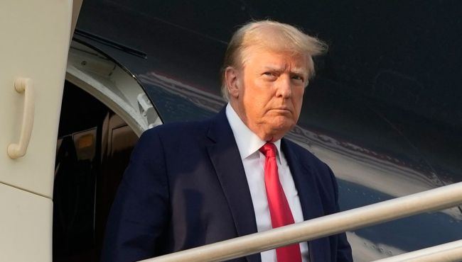 Trump exige que 17 farmacêuticas reduzam preços de medicamentos nos EUA até setembro
