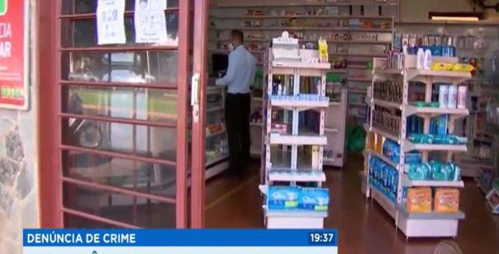 Farmacêutico é investigado por vacinar filhos adolescentes contra Covid-19